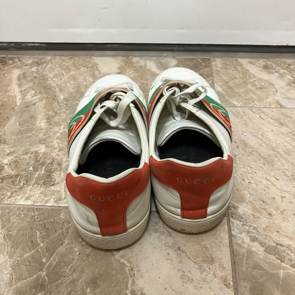 Gucci Ace sneaker in white leather with the signature green and red Web stripe - Picture 5 of 12